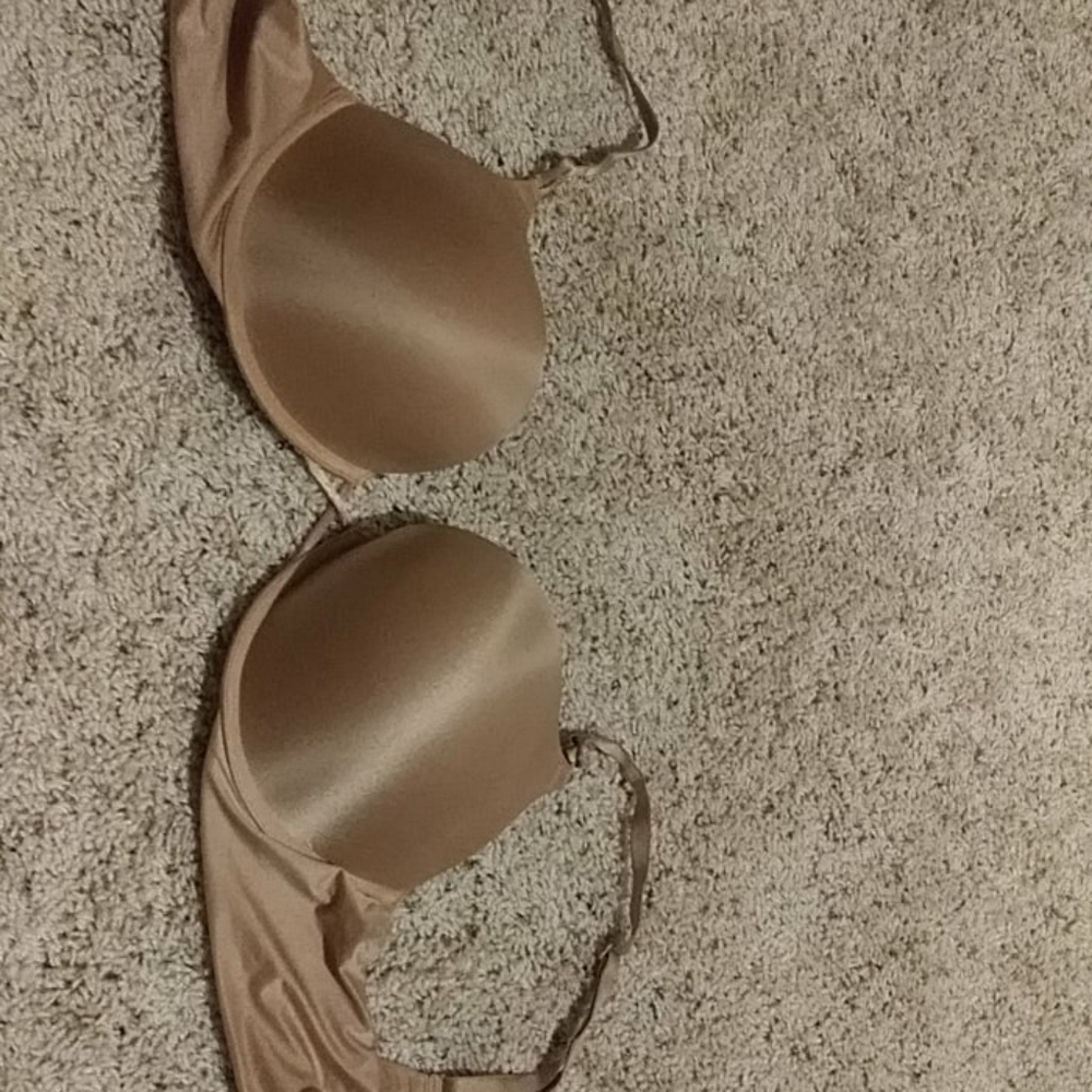 VS extreme cleavage 36D